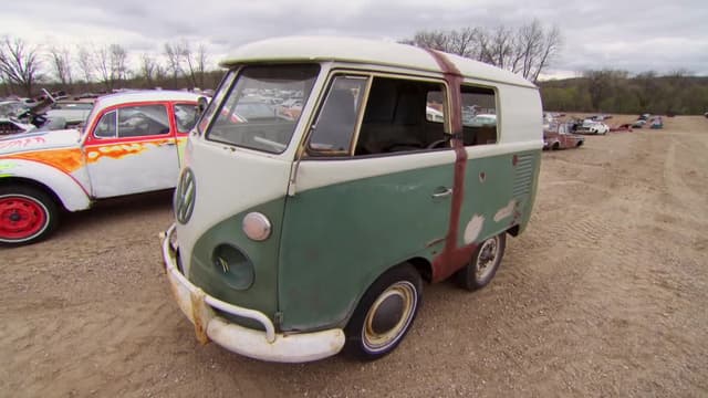 S07:E01 - The Shorty Short VW Bus