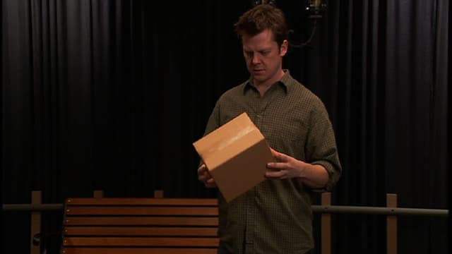 S03:E06 - The Box