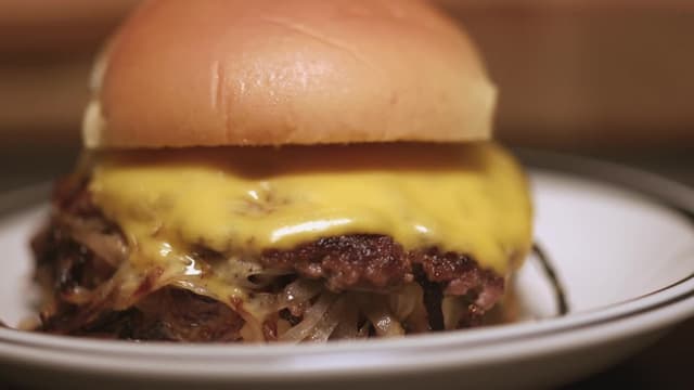 S01:E02 - A Burger Scholar Breaks Down Classic Regional Burger Styles