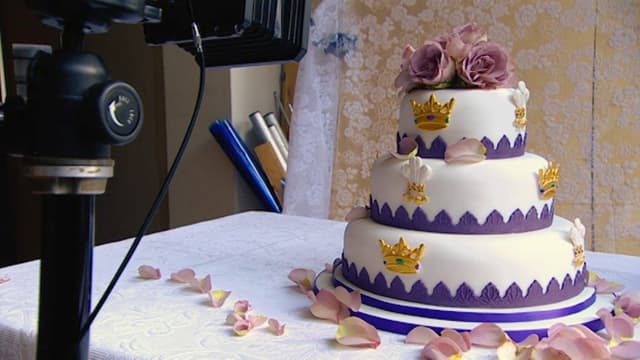 S01:E02 - Celebration Cakes