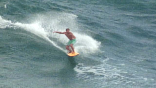 S04:E16 - Tow Surfing