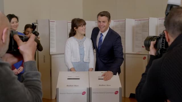 S01:E06 - The Election