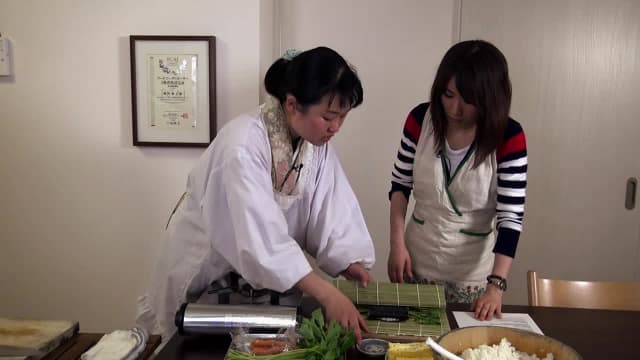 S01:E01 - Cooking Japanese Food