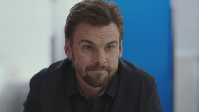 Watch Casual S03:E03 - The Table - Free TV Shows | Tubi