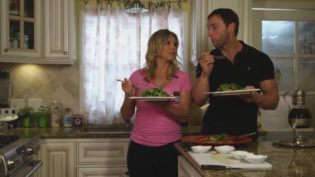 S01:E06 - Biceps / Arugula Salad With Chicken