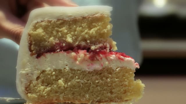 Watch Britain's Best Bakery S02:E19 - Episode 19 - Free TV Shows | Tubi