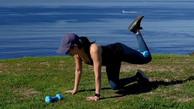 S01:E07 - 30 Min Full Body Strength Workout With Dumbbells