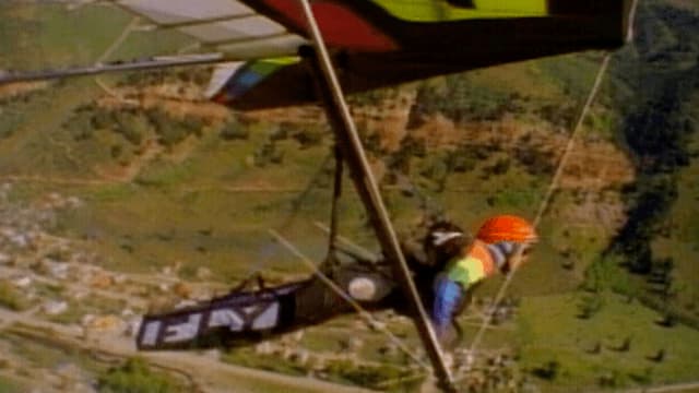 S03:E16 - Hang Gliding