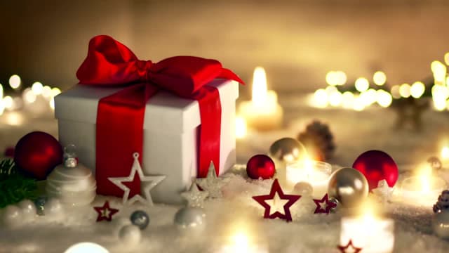 S02:E12 - Christmas Candle & Holiday Music