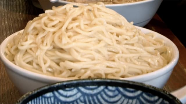 S01:E01 - Noodle