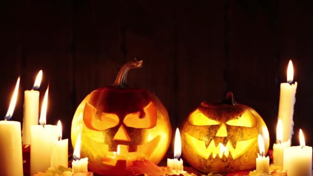 S01:E102 - Haunting Pumpkins & Candles