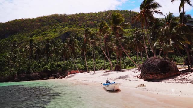 S03:E18 - Playa Madama, Dominican Republic