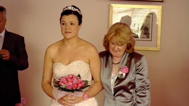 S01:E05 - A Big Fat Pink Wedding