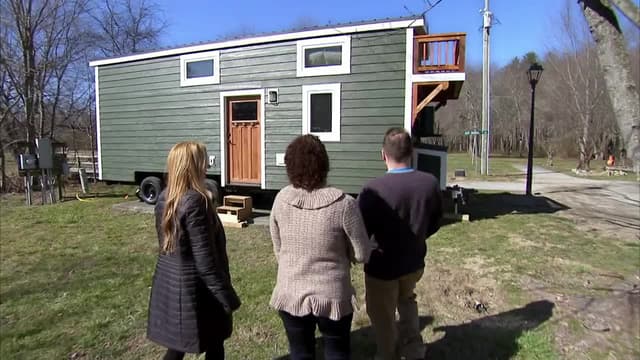 Watch Tiny House Hunters S03:E18 - Building Their Own Tiny Home - Free ...
