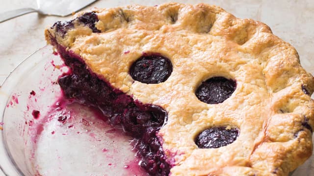 S09:E01 - The Best Blueberry Pie