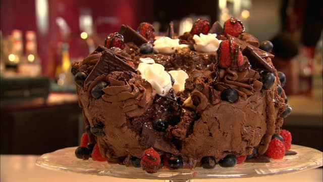 S02:E10 - Chocolate Cake
