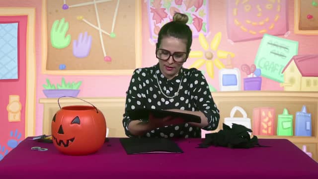 S01:E09 - Halloween Bat Candy Bucket - Arts & Crafts With Crafty Carol