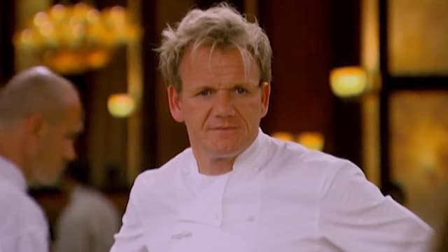 S04:E10 - 6 Chefs Compete